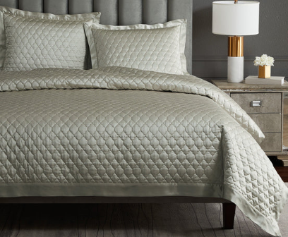 Hiend High Shine Quilt Super Queen Champagne