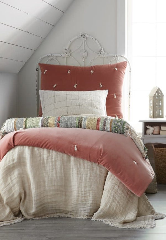 Amity Home Hawke Quilt, Blush, Queen