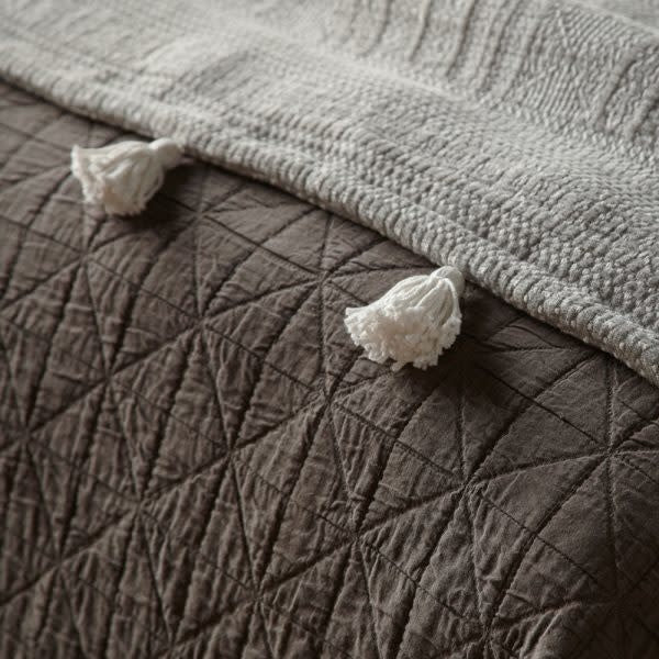 Amity Home Marshall Quilt, Charcoal, Queen